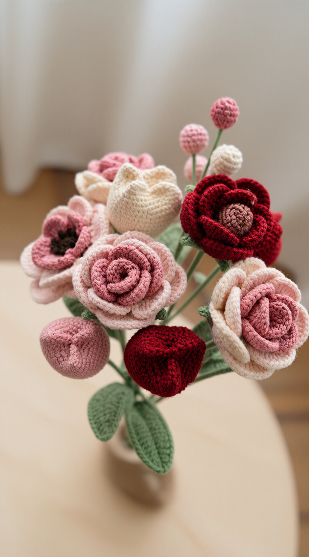 The Bouquet of hand-crocheted flowers — side view
